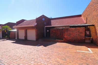 Townhouse For Sale in Randpark Ridge, Randburg