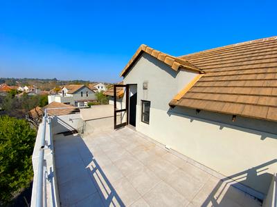 Apartment / Flat For Sale in Lonehill, Sandton